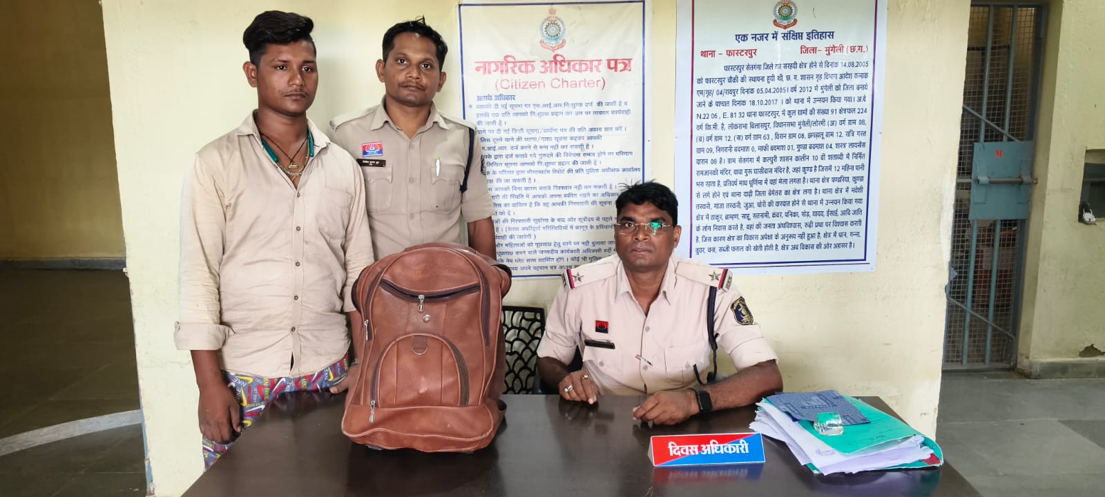 मुंगेली पुलिस का "ऑपरेशन बाज": अवैध शराब तस्कर गिरफ्तार, ₹50 हजार की बाइक और लाखों का माल जब्त