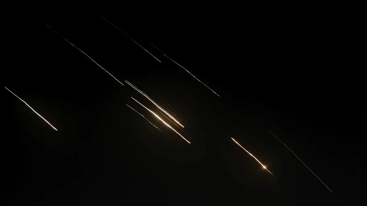 ईरान का बड़ा हमला! UAE-बहरीन में गूंजे सायरन, सऊदी-कतर ने कई ड्रोन मार गिराए