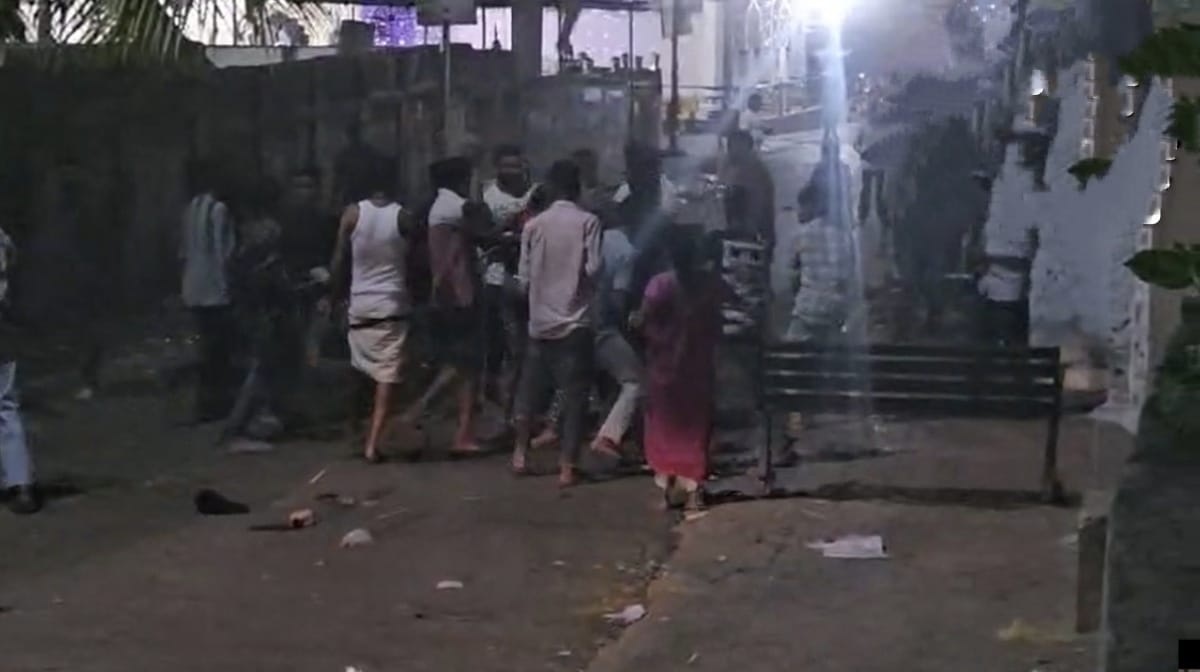 तलवार और पत्थरबाजी से मची अफरा-तफरी, 5 घायल, 2 की हालत नाजुक