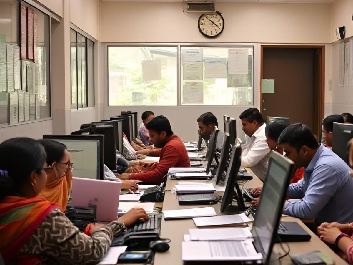 बिना सूचना छुट्टी पर अब होगी कड़ी कार्रवाई, आदेश जारी