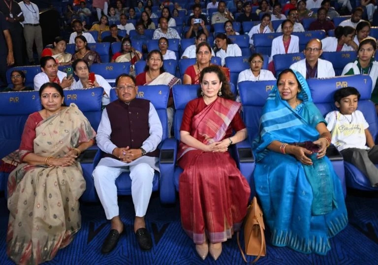 रायपुर में ‘भारत भाग्य विधाता’ की स्पेशल स्क्रीनिंग, मुख्यमंत्री विष्णुदेव साय और कंगना रनौत ने साथ देखी फिल्म
