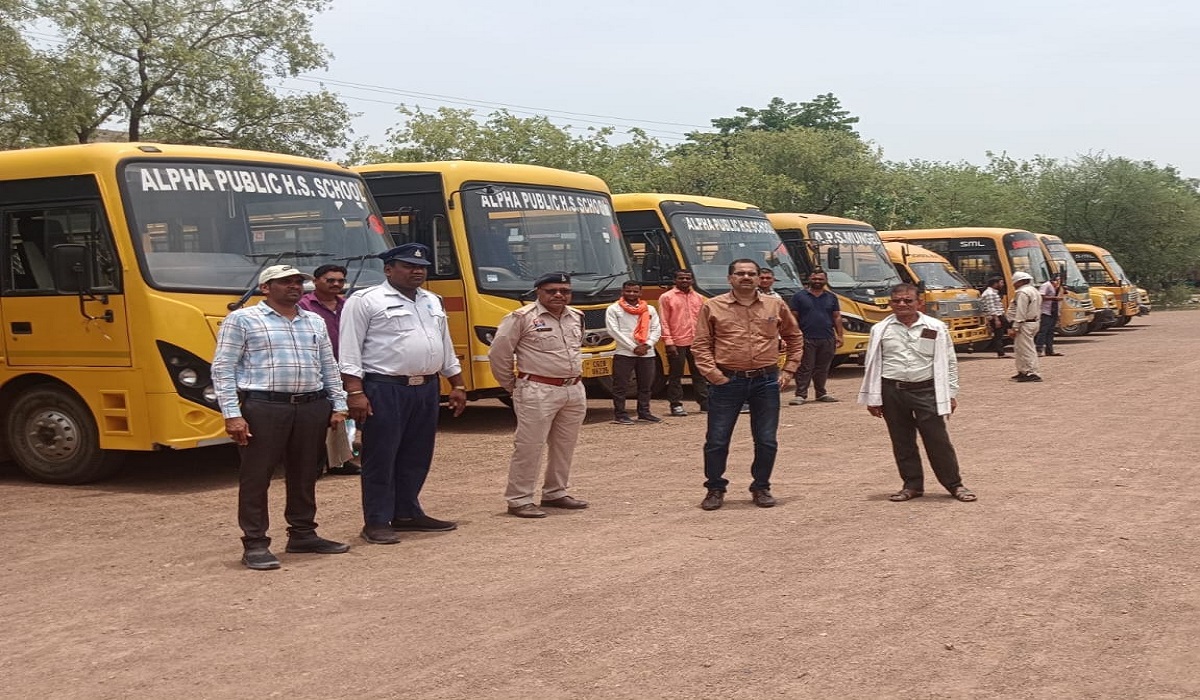 मुंगेली पुलिस-परिवहन विभाग की संयुक्त कार्रवाई, SNG कॉलेज में वाहनों की फिटनेस जांच