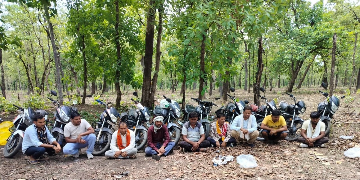 खुड़िया जंगल में जुआ अड्डे पर छापा, 9 जुआरी गिरफ्तार