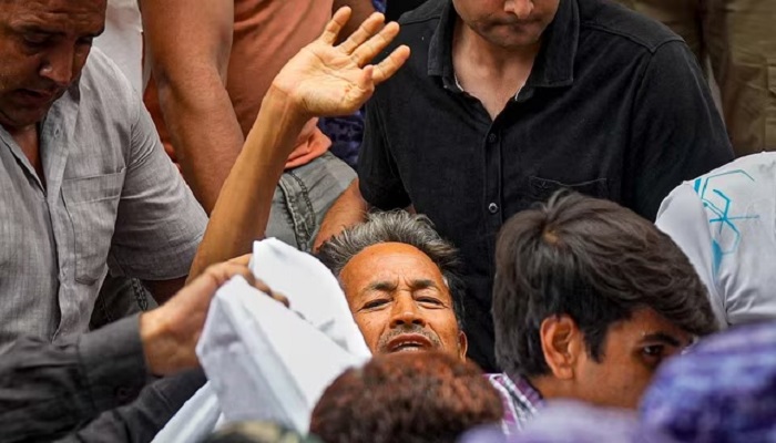 सफदरजंग अस्पताल से शिफ्ट करने पर जान का खतरा - सूत्र