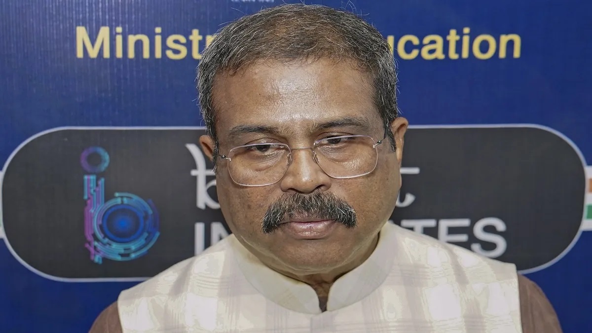 ‘कॉकरोच जनता पार्टी’ के भारी विरोध के बीच शिक्षा मंत्री धर्मेंद्र प्रधान ने दिया इस्तीफ़ा