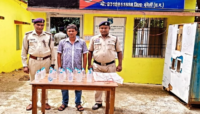 मुंगेली में ‘ऑपरेशन बाज’ का बड़ा एक्शन, अवैध शराब बेचने वाला आरोपी गिरफ्तार, भेजा जेल