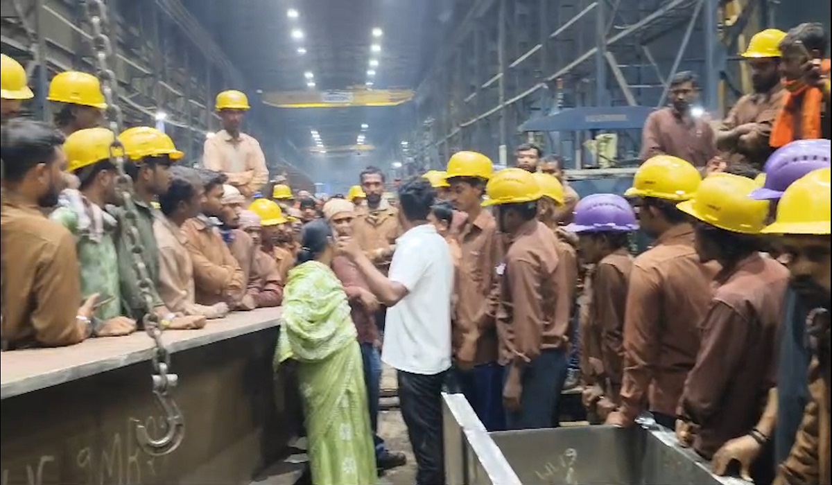 सिस्कोल फैक्ट्री में जॉब हैंडलिंग के दौरान हादसा, मजदूर की मौत से मचा हंगामा