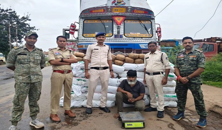 2.23 करोड़ का गांजा जब्त, ट्रक के गुप्त चेंबर में छिपाकर हो रही थी तस्करी, तस्कर गिरफ्तार